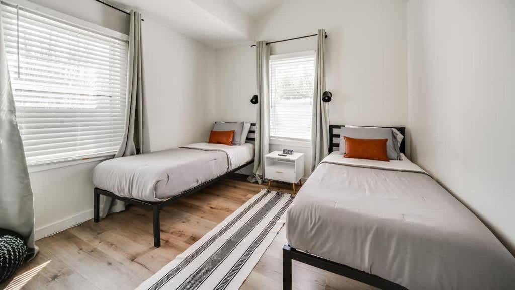 3br 2ba Derby Walk To Churchill Free Parking Louisville