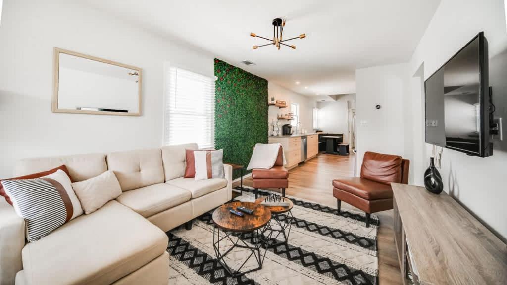 Holiday home 3br 2ba Derby Walk To Churchill Free Parking Louisville